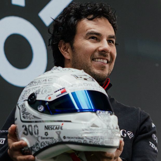 Checo Pérez presenta casco para celebrar sus 300 Grandes Premios en F1